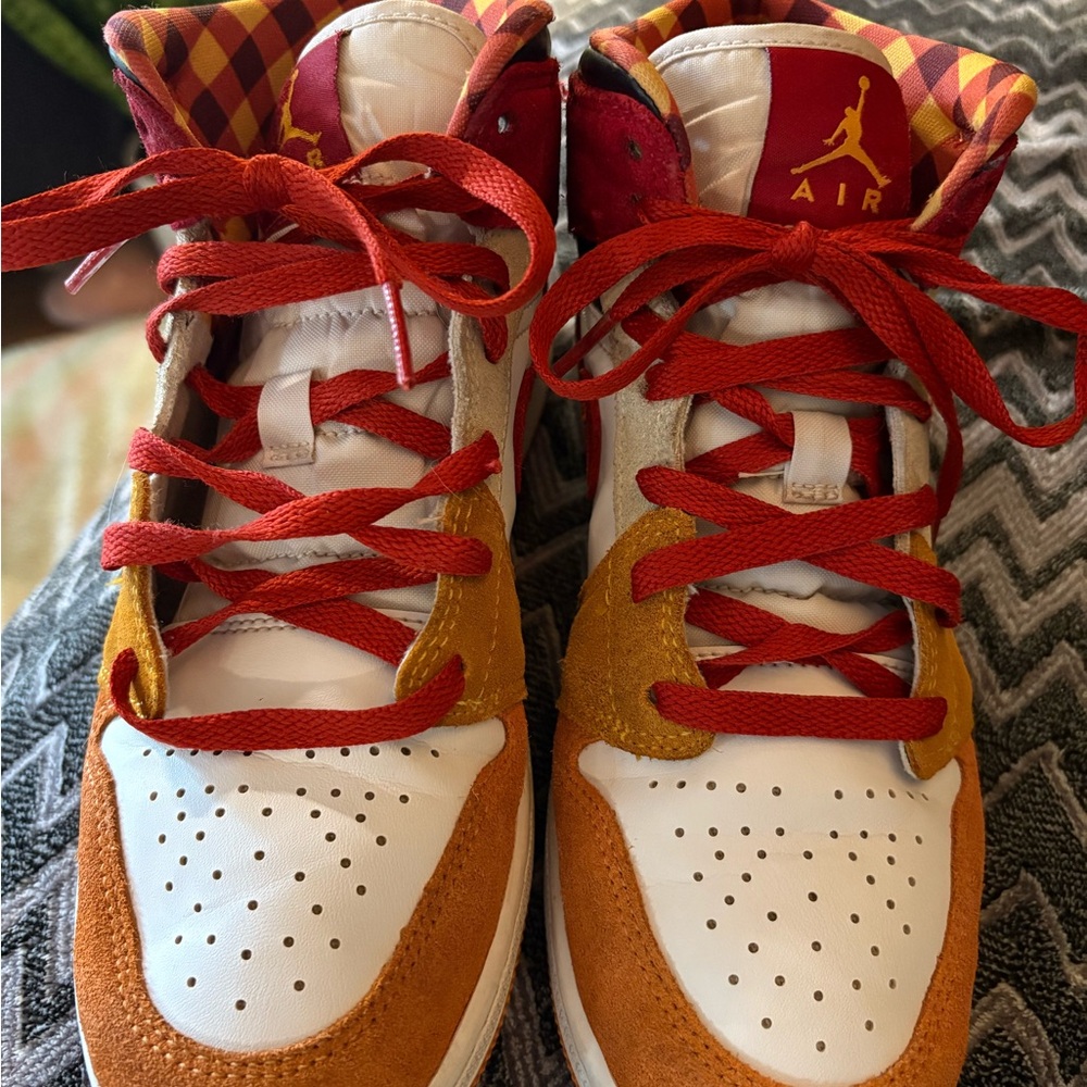 Limited Edition Air Jordan 1 Mid SE Paprika/cinnabar Size US 6.5 Y